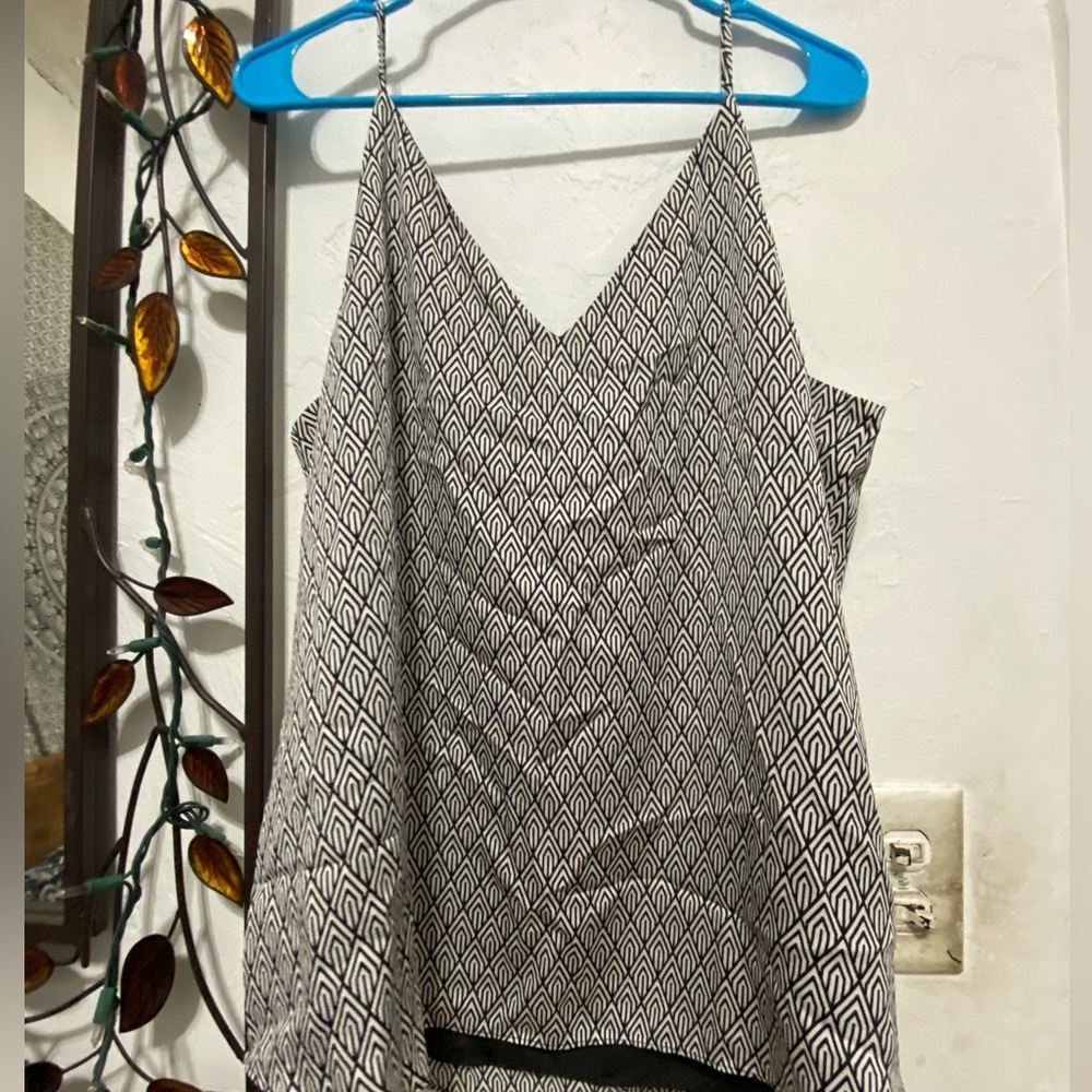 Express top black and white print.